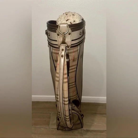 Vintage Burberrys Leather Golf Bag. - Picture 6 of 11